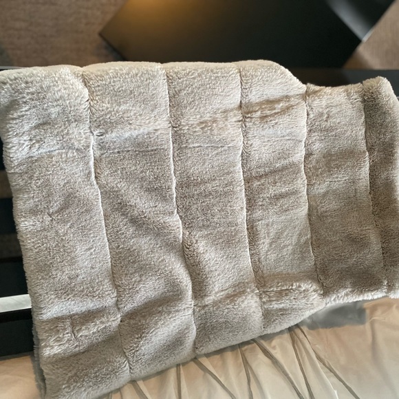 Dylan faux fur zip front vest - Picture 4 of 6